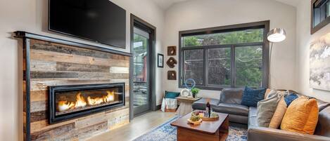 Televisión, chimenea