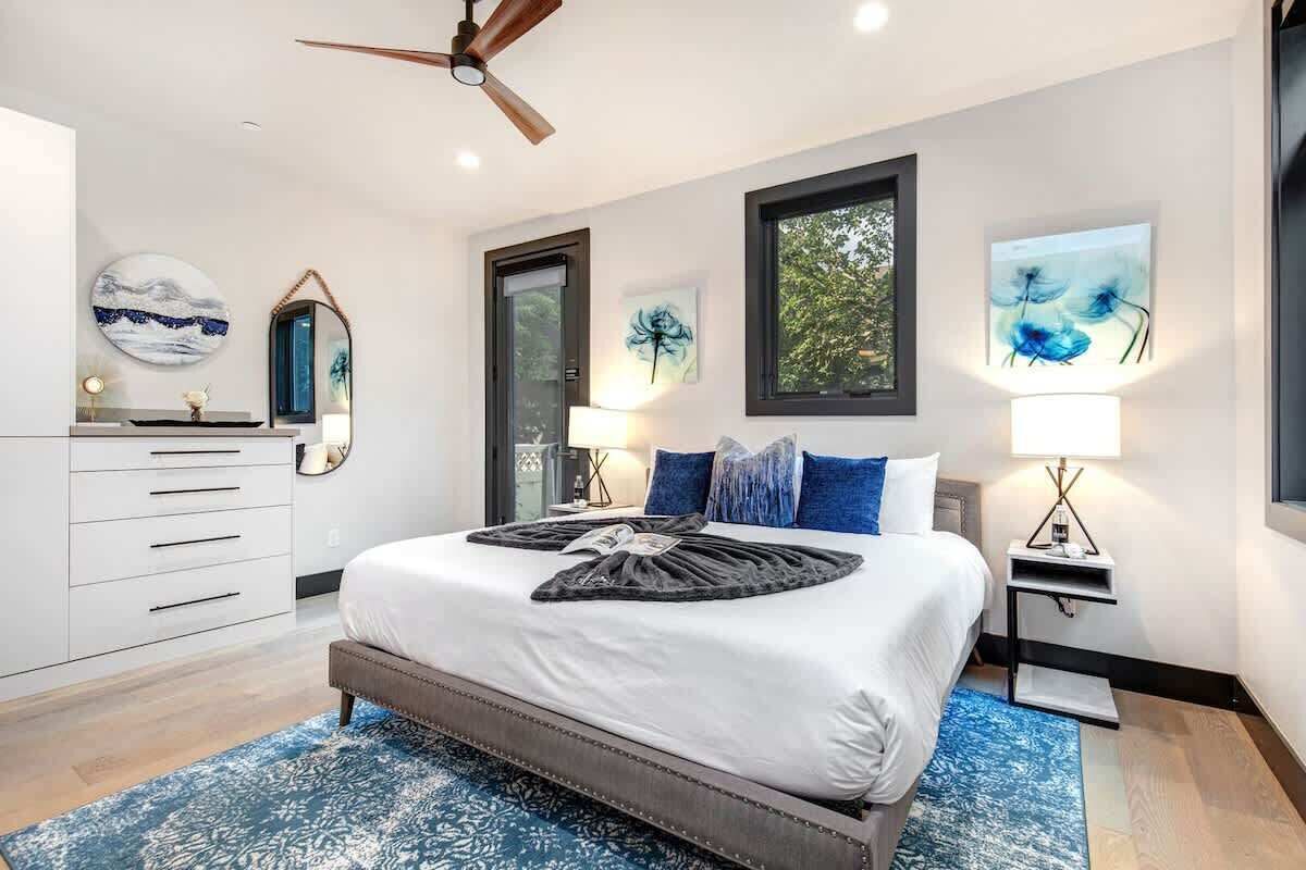 3 habitaciones, tabla de planchar con plancha, wifi y ropa de cama 