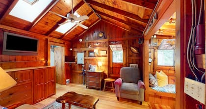 Drummer Cove Gem | Cottage in Wellfleet with patio, steps from the cove
