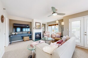 TV, fireplace - Town of Rehoboth Beach, Wilmington Ave #317 | Condo in Rehoboth Beach (Rehoboth Beach)