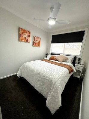 2 Schlafzimmer, Schreibtisch, Bügeleisen/Bügelbrett, kostenloses WLAN