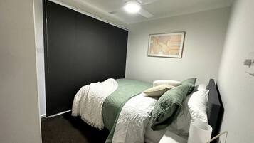 2 bedrooms, desk, iron/ironing board, free WiFi