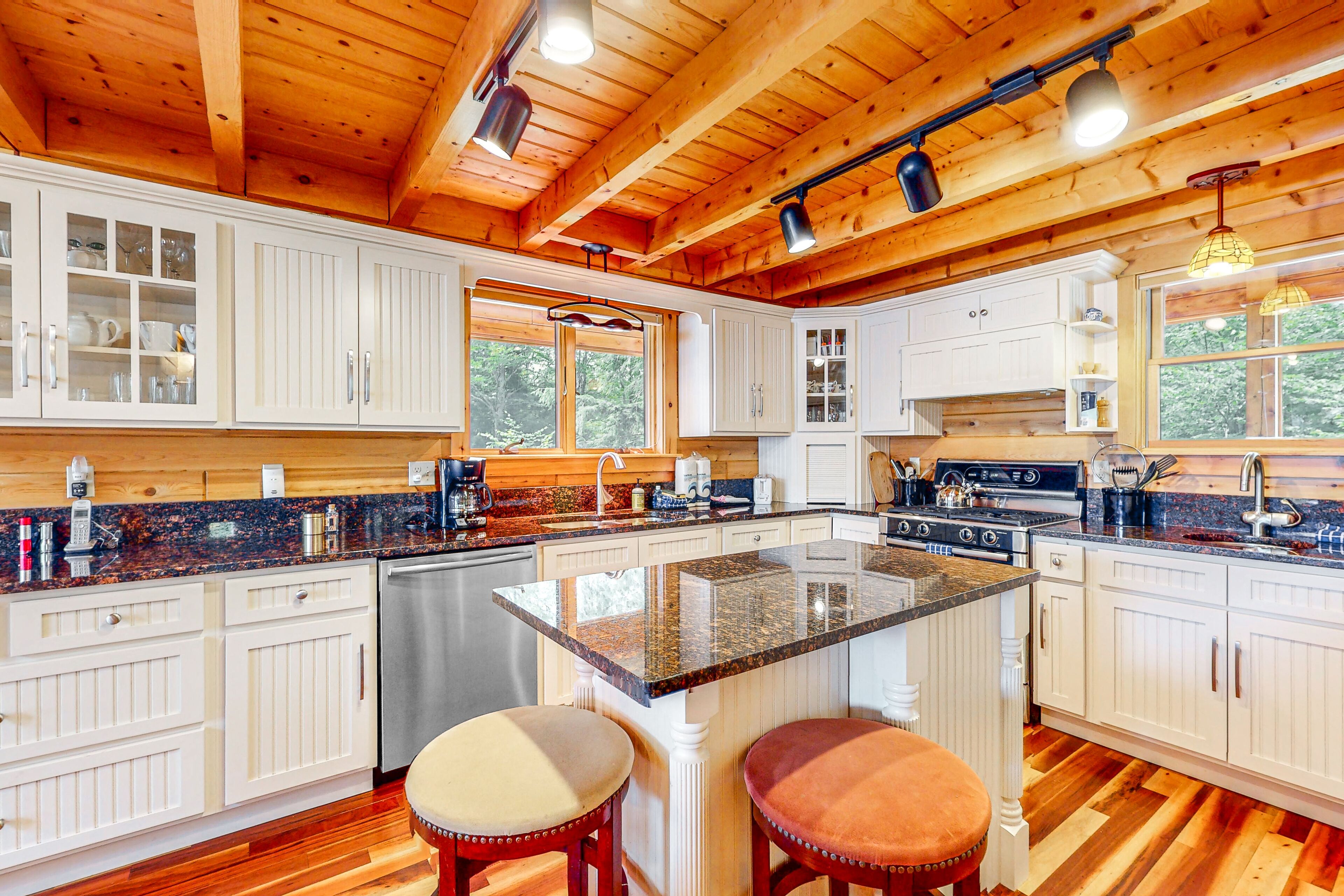 Réfrigérateur, four, plaque de cuisson, lave-vaisselle