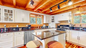 Réfrigérateur, four, plaque de cuisson, lave-vaisselle