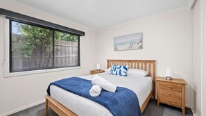 4 bedrooms, iron/ironing board, free WiFi, bed sheets