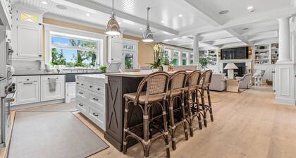 Gorgeous, Peaceful Sanctuary on lake minutes from Boston & all local colleges.