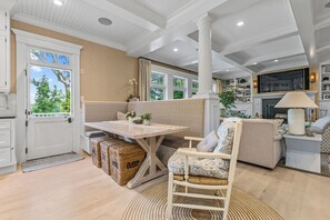 Dining - Gorgeous, Peaceful Sanctuary on lake minutes from Boston & all local colleges. (Wayland)