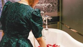 Combined shower/tub, hydromassage showerhead, hair dryer, bathrobes