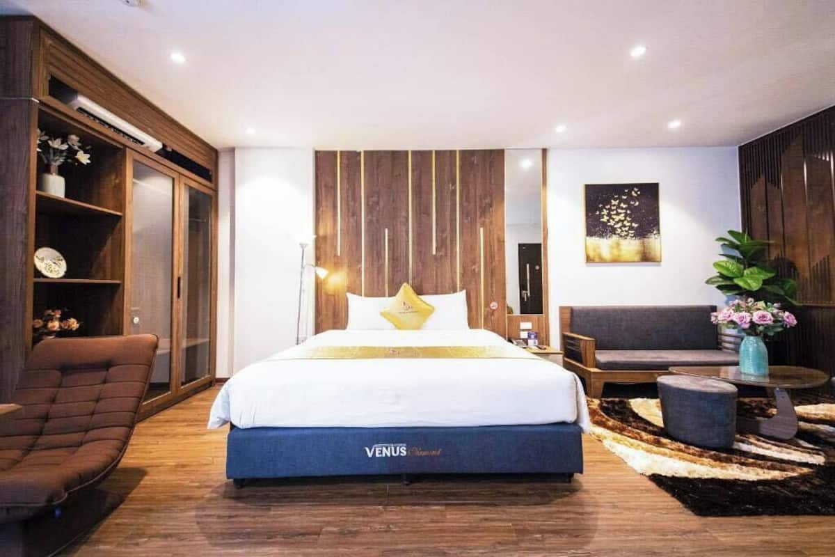 Business Double Room Single Use | In-room safe, desk, blackout drapes, soundproofing