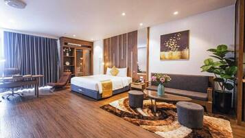 Business Double Room Single Use | In-room safe, desk, blackout drapes, soundproofing