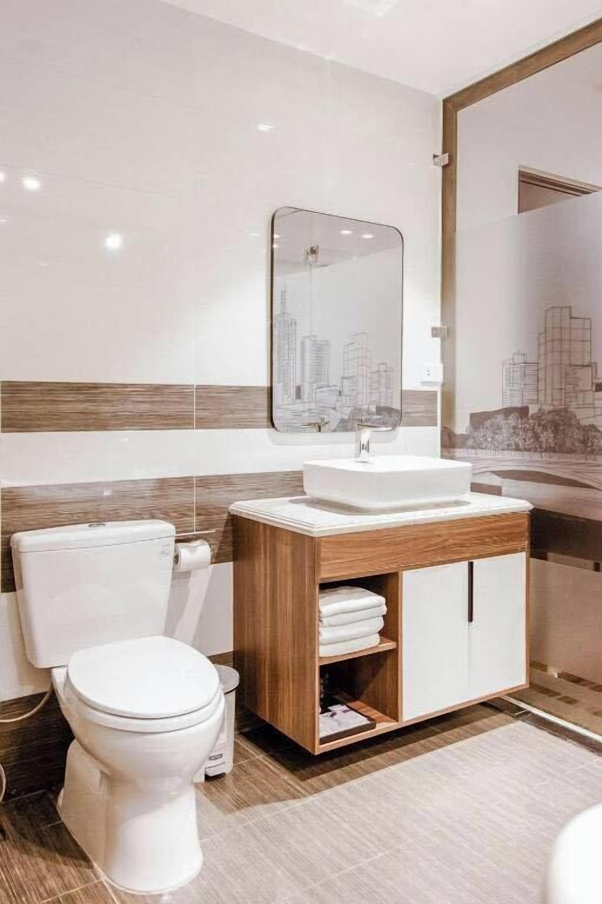 Combined shower/tub, hydromassage showerhead, hair dryer, bathrobes