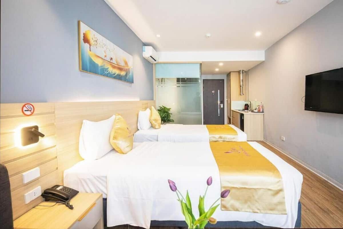 Business Double Room | In-room safe, desk, blackout drapes, soundproofing