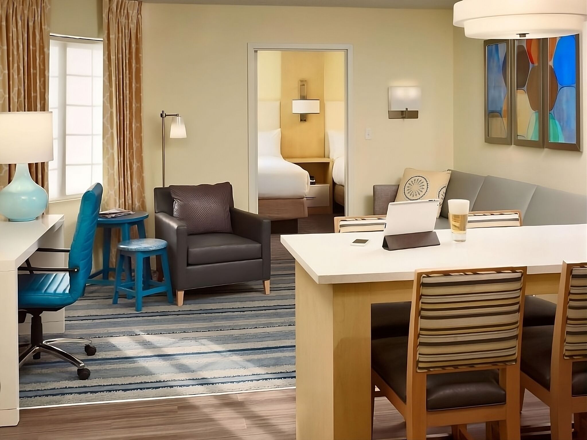 Indulge In Home Like Comfort 2 Comfortable Units, Full Kitchen, Pets Allowed - Auburn Hills, MI