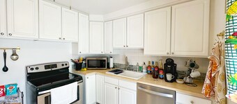 Cozy, Private-Entry Loft Located within Walking Distance to Everything!