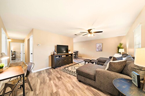 Modern & Tranquil Beach Retreat: Location & Games