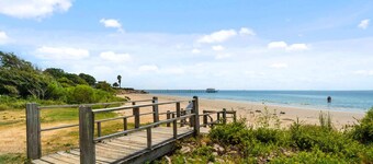 Modern Retreat: Walk to Beach, Arcade & BBQ Patio