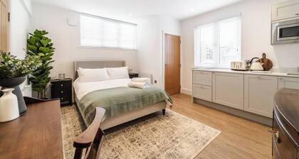 Spacious Stylish Studio, Hoylake