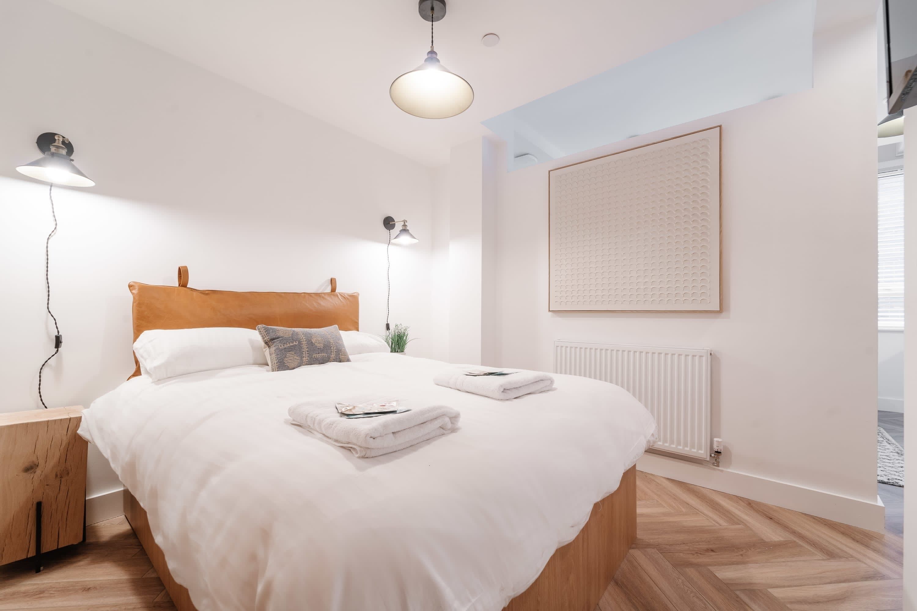 1 dormitori, planxa i posts de planxar, wifi i roba de llit 