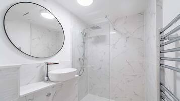 Dutxa, assecador de cabells i tovalloles