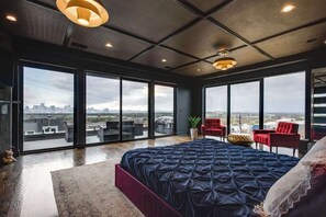 4 bedrooms, desk, iron/ironing board, WiFi