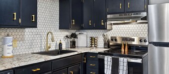 Top floor Downtown Loft-Walk to Downtown Morristown, Pool table, Ping Pong & Bar