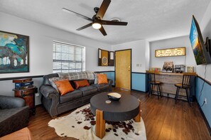 Smart TV, fireplace, table tennis, music library