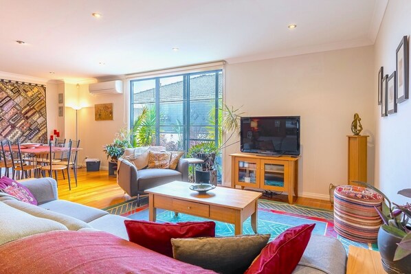 Luxury Townhome | Living area | Flat-screen TV - StayCentral - Tranquil Townhouse (Brunswick)