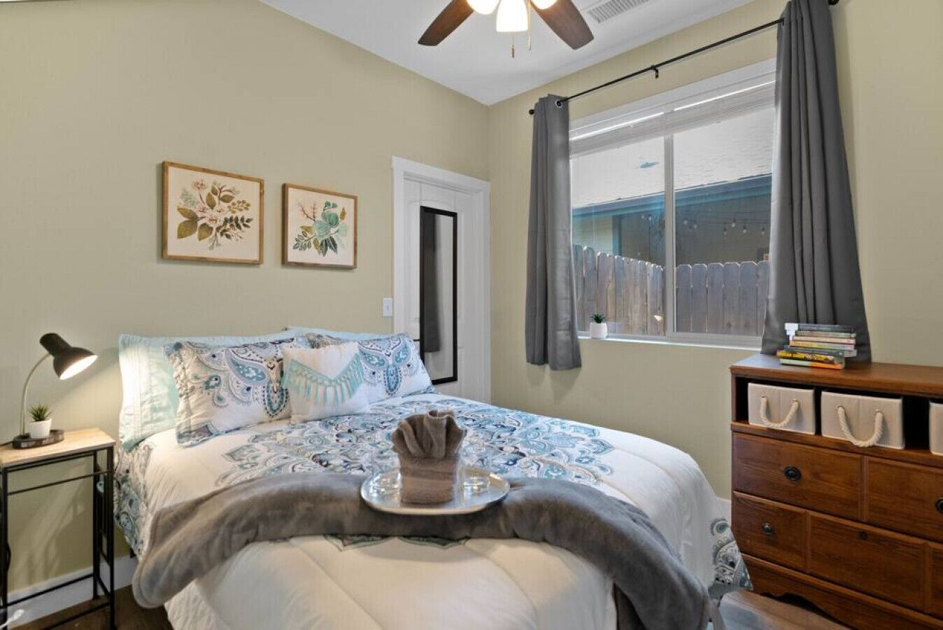 3 chambres, bureau, fer et planche à repasser, Wi-Fi gratuit