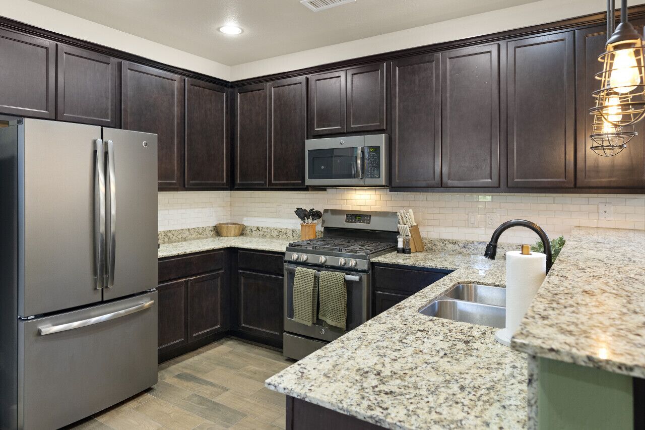 冰箱、微波炉、烤箱、炉灶