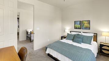 3 bedrooms, desk, iron/ironing board, travel cot