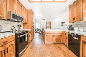 Fridge, microwave, stovetop, dishwasher