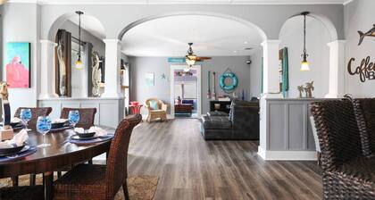 9 Minutes to Indian Rocks Beach! Fenced Backyard, Pets Allowed! Pool & Grill ~ Gooden Crossing Home