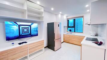 Apartment | Private kitchen | Microwave, stovetop, rice cooker, cookware/dishes/utensils