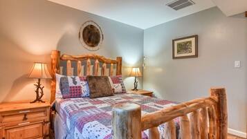 1 dormitorio, tabla de planchar con plancha, wifi y ropa de cama