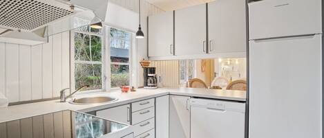 Jääkaappi, mikroaaltouuni, astianpesukone