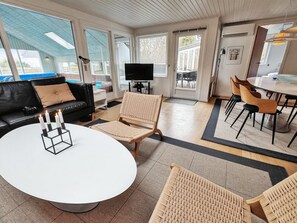 TV, fireplace, DVD player