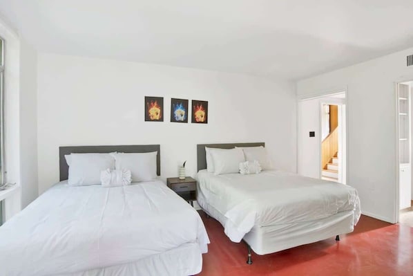 3 bedrooms, iron/ironing board, travel crib, WiFi