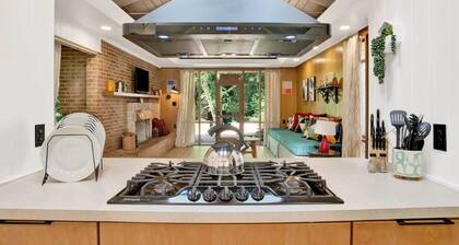 Midcentury Modern -Hot Tub - Retro Retreat