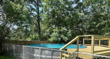 Midcentury Modern-Hot Tub & Pool- Retro Retreat