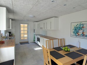 Kühlschrank, Mikrowelle, Ofen, Geschirrspüler