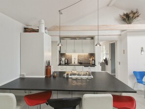 Fridge, microwave, dishwasher, cookware/dishes/utensils