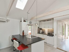Fridge, microwave, dishwasher, cookware/dishes/utensils