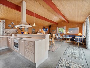 Kjøleskap, mikrobølgeovn, ovn og oppvaskmaskin