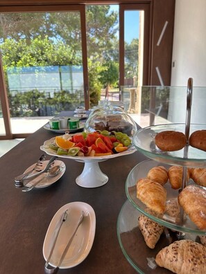 Tägliches inbegriffenes Frühstücksbuffet