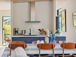 Fridge, dishwasher, cookware/dishes/utensils