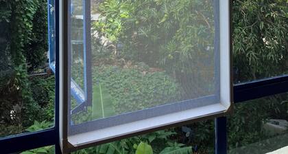 Cozy stay heart of the island accessible to public transport and attractions