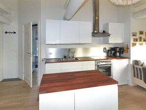 Réfrigérateur, micro-ondes, four, lave-vaisselle