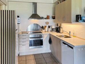 Fridge, microwave, dishwasher, cookware/dishes/utensils - "Erica" - 6km from the sea by Interhome (Aakirkeby)