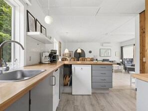 Fridge, microwave, dishwasher, cookware/dishes/utensils - "Gadde" - 1km from the sea by Interhome (Hundested)