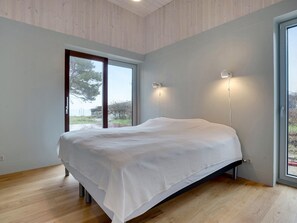 8 bedrooms, Internet